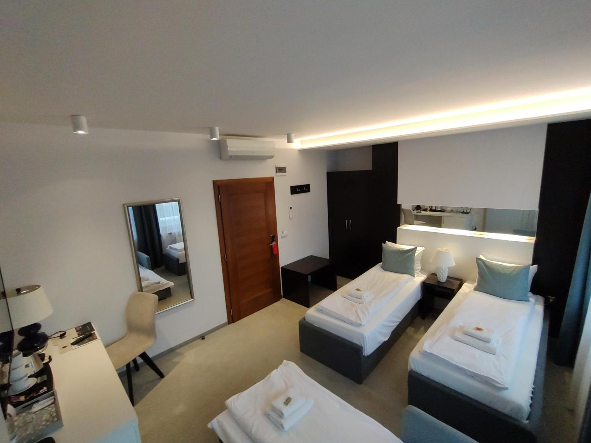 Novopolska - Hotel I Restauracja Kościan Kültér fotó